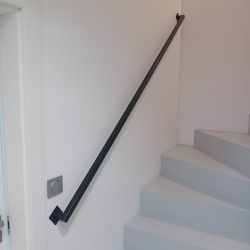 Minimalistyczna balustrada loftowa