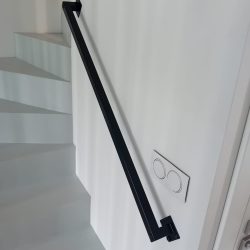 Minimalistyczna balustrada loftowa