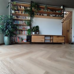 Loftowa zabudowa pod TV