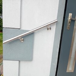 Balustrada nierdzewna zewnętrzna – nowoczesne i trwałe rozwiązanie