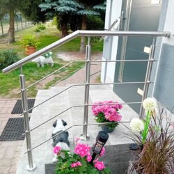 Balustrada nierdzewna zewnętrzna – nowoczesne i trwałe rozwiązanie