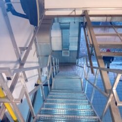 Schody techniczne w salonie BYD – Piaseczno