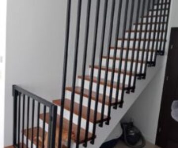 Balustrada loftowa z porecza drewniana (5)